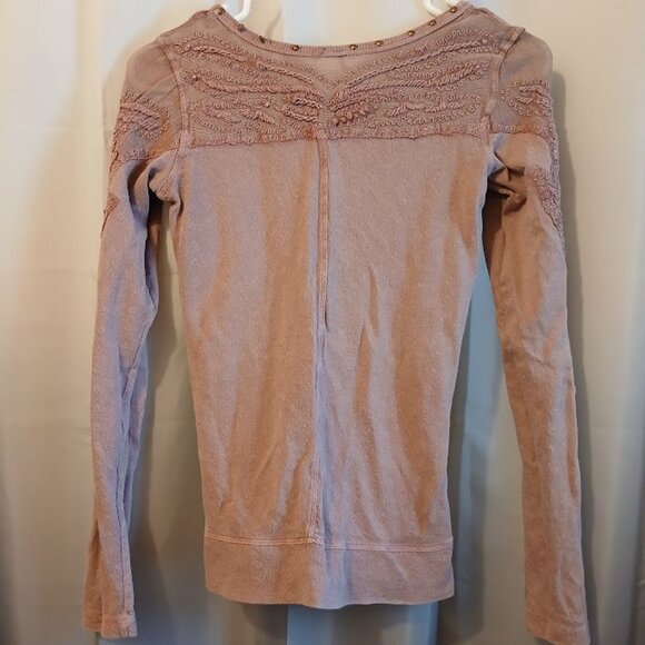 FREE PEOPLE Studded Mesh upper T-shirt Top XS Mauve Pink Scoop neck Boho LS - Picture 5 of 8